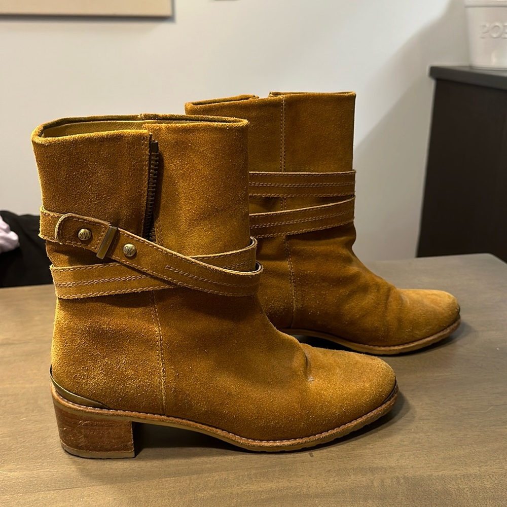 Stuart Weitzman Suede Tan Boots